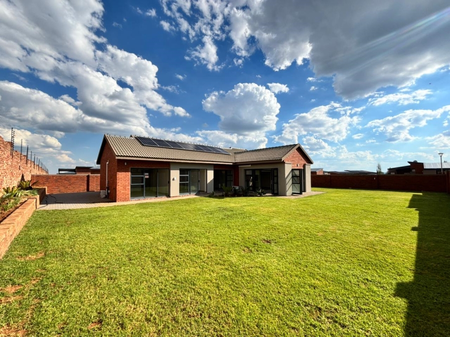 3 Bedroom Property for Sale in Van Der Hoff Park North West